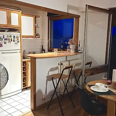 Chic With Balcony! Apartman