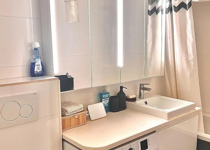 Chic With Balcony! 公寓