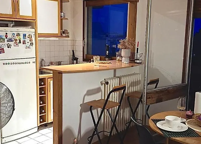 Chic With Balcony! 公寓