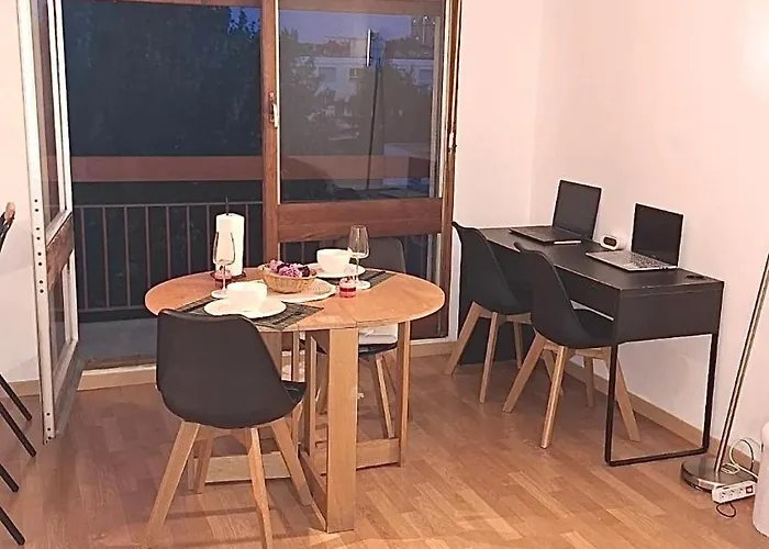 Chic With Balcony! 公寓 *