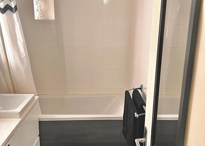 Chic With Balcony! *