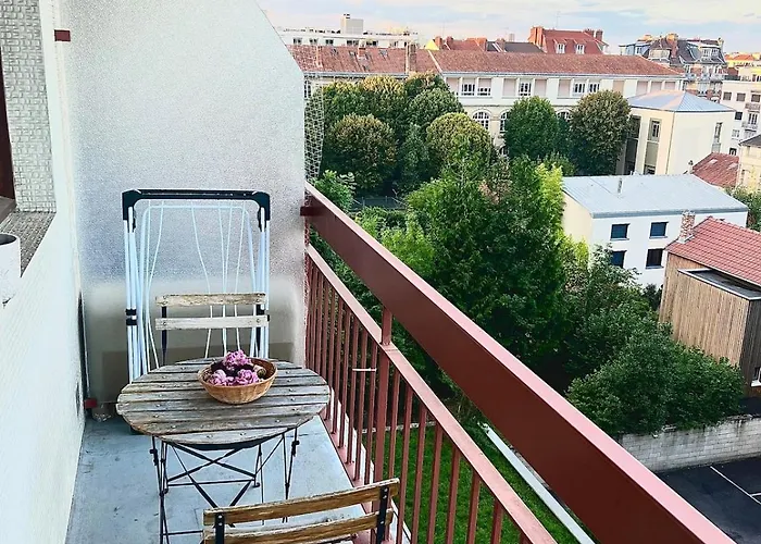 Chic With Balcony! 公寓