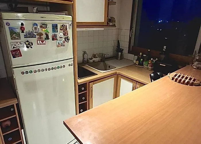 公寓 Chic With Balcony!